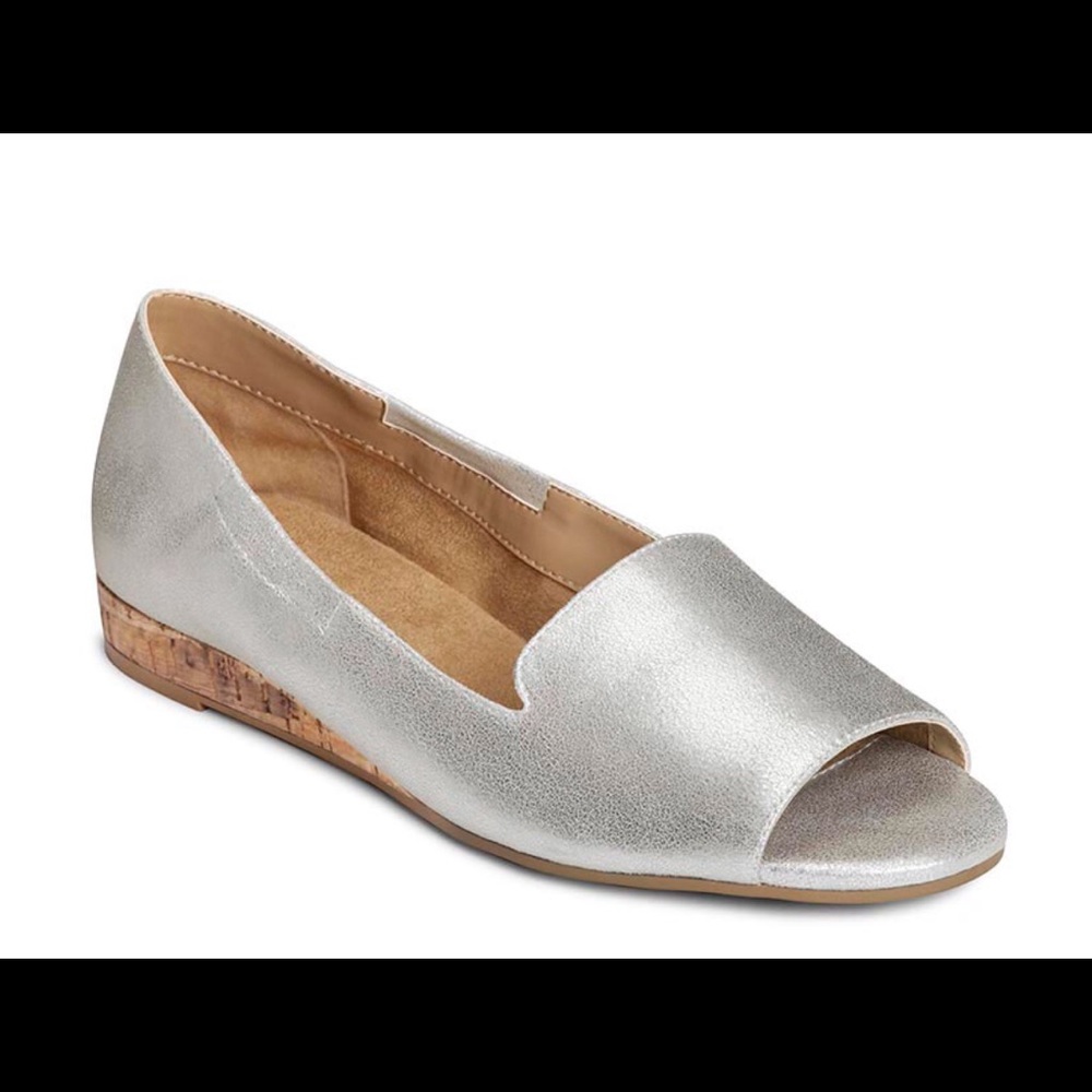 NEW! Aerosoles Tidbit flats in silver leather.